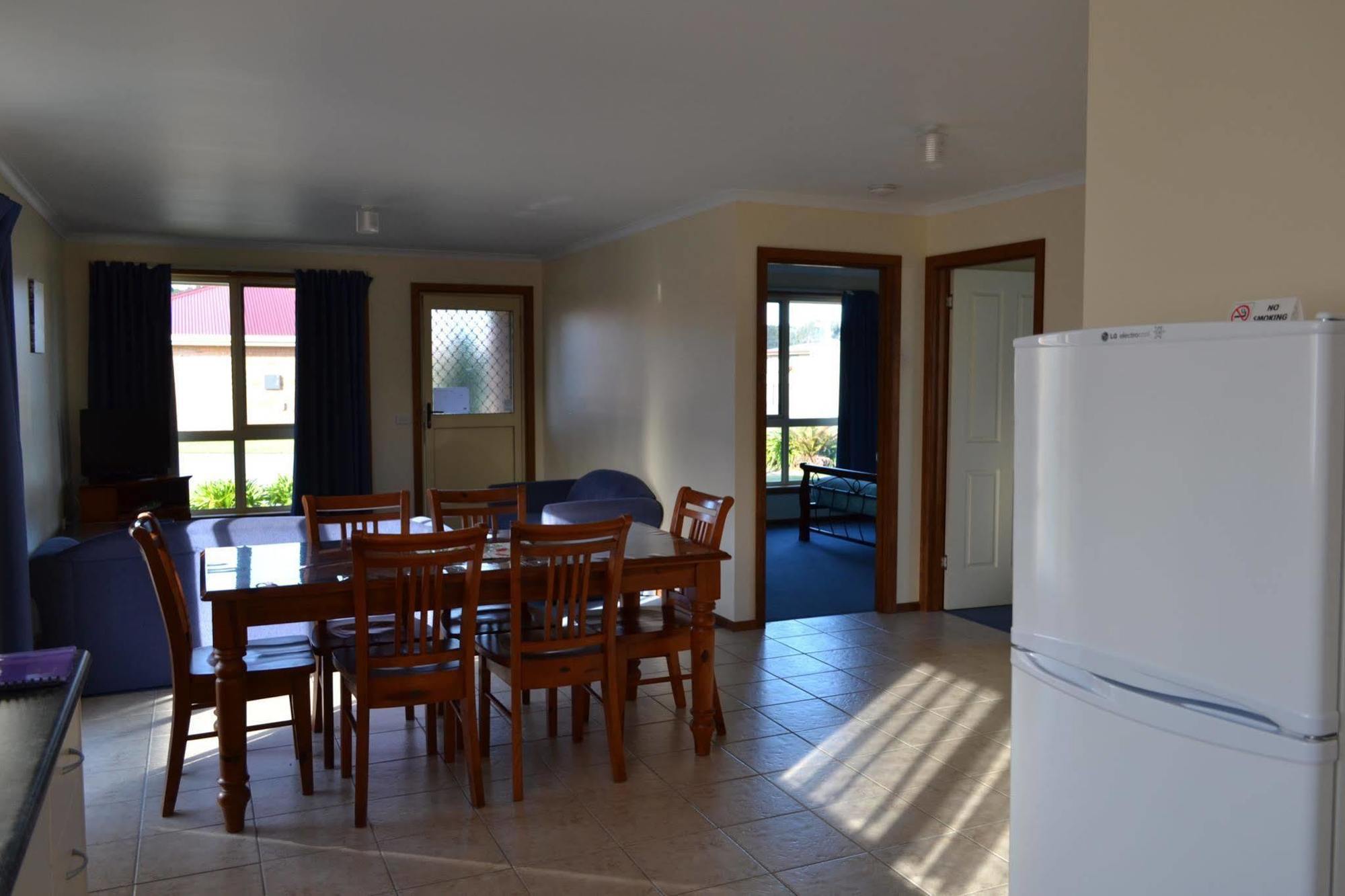 All Inn Strahan Holiday Units Εξωτερικό φωτογραφία